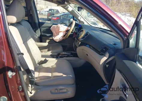 2019 Honda Pilot Touring z USA, uszkodzony, nr VIN 5FNYF6H96KB090329